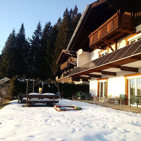 Апартаменты Almhaus Florian Треффен Экстерьер фото